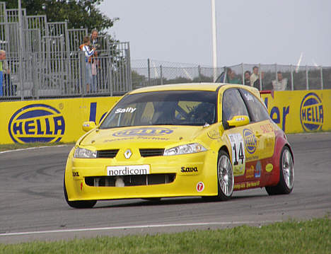 Sidste år deltog Jesper Sally Pedersen i DTC mesterskabet med sin Renault Megane II racer, denne weekend stiller de op i Special Saloon Car klassen.